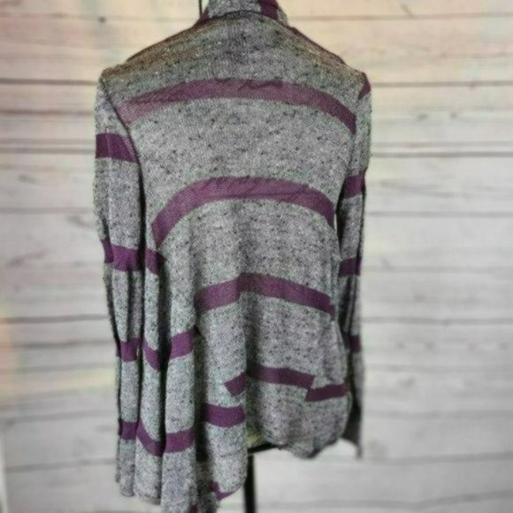 ♡3/$30♡ Francesca's Casual Cardigan Sweater -OS - Picture 2 of 3